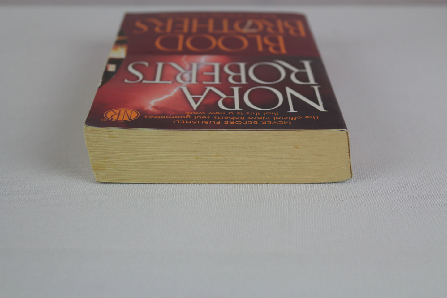 Blood Brothers (Sign of Seven) by Nora Roberts