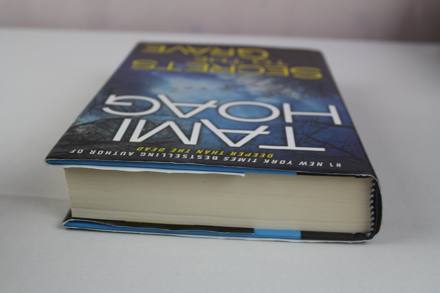 Secrets to the Grave by Tami Hoag