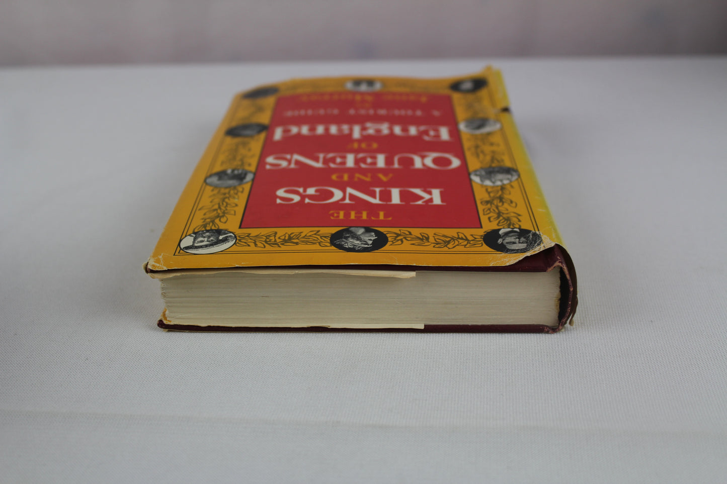 The Kings and Queens of England: A Tourist Guide by Jane Murray