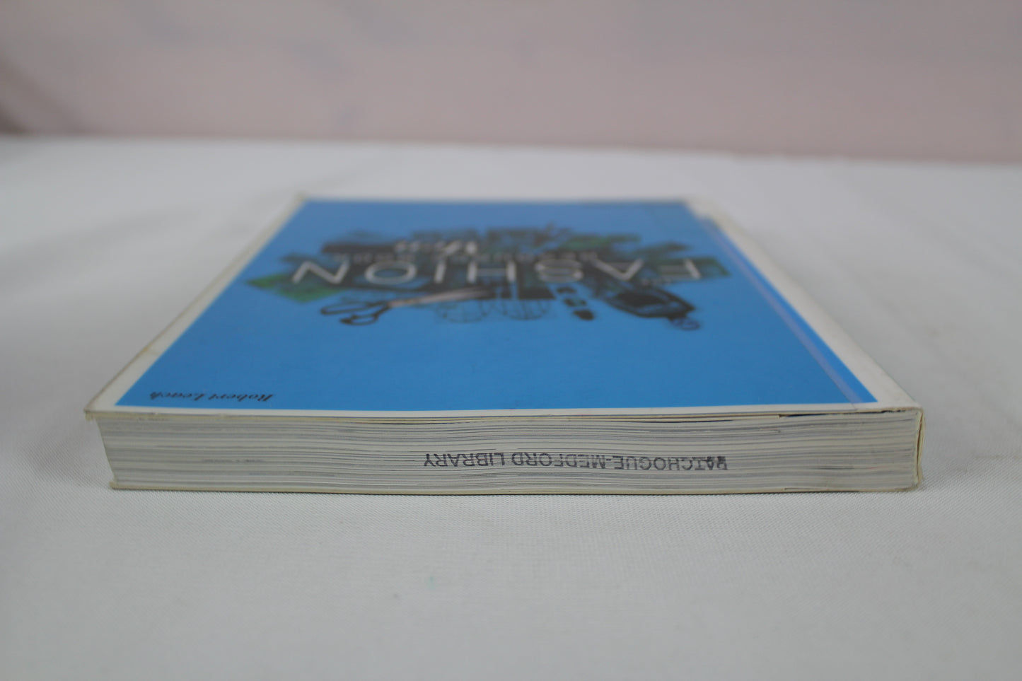 The Fashion Resource Book: Men by Robert Leach