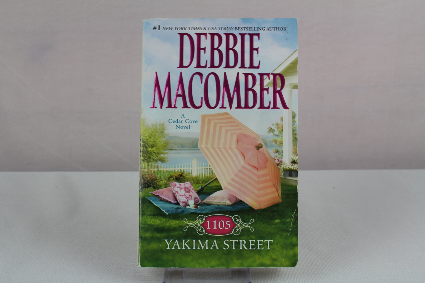 1105 Yakima Street (Cedar Cove, 11) by Debbie Macomber