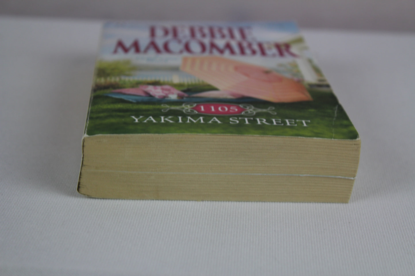 1105 Yakima Street (Cedar Cove, 11) by Debbie Macomber