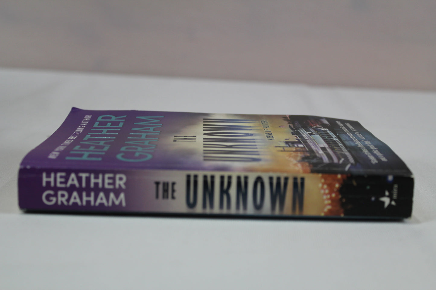 The Unknown: A Paranormal Mystery Romance (Krewe of Hunters, 35) by Heather Graham
