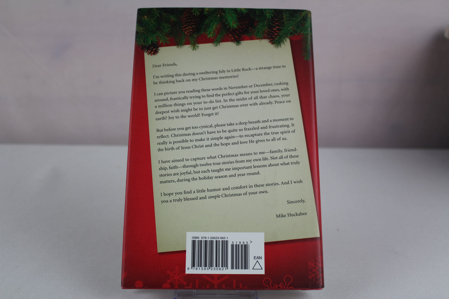 A Simple Christmas: Twelve Stories That Celebrate the True Holiday Spirit by Mike Huckabee