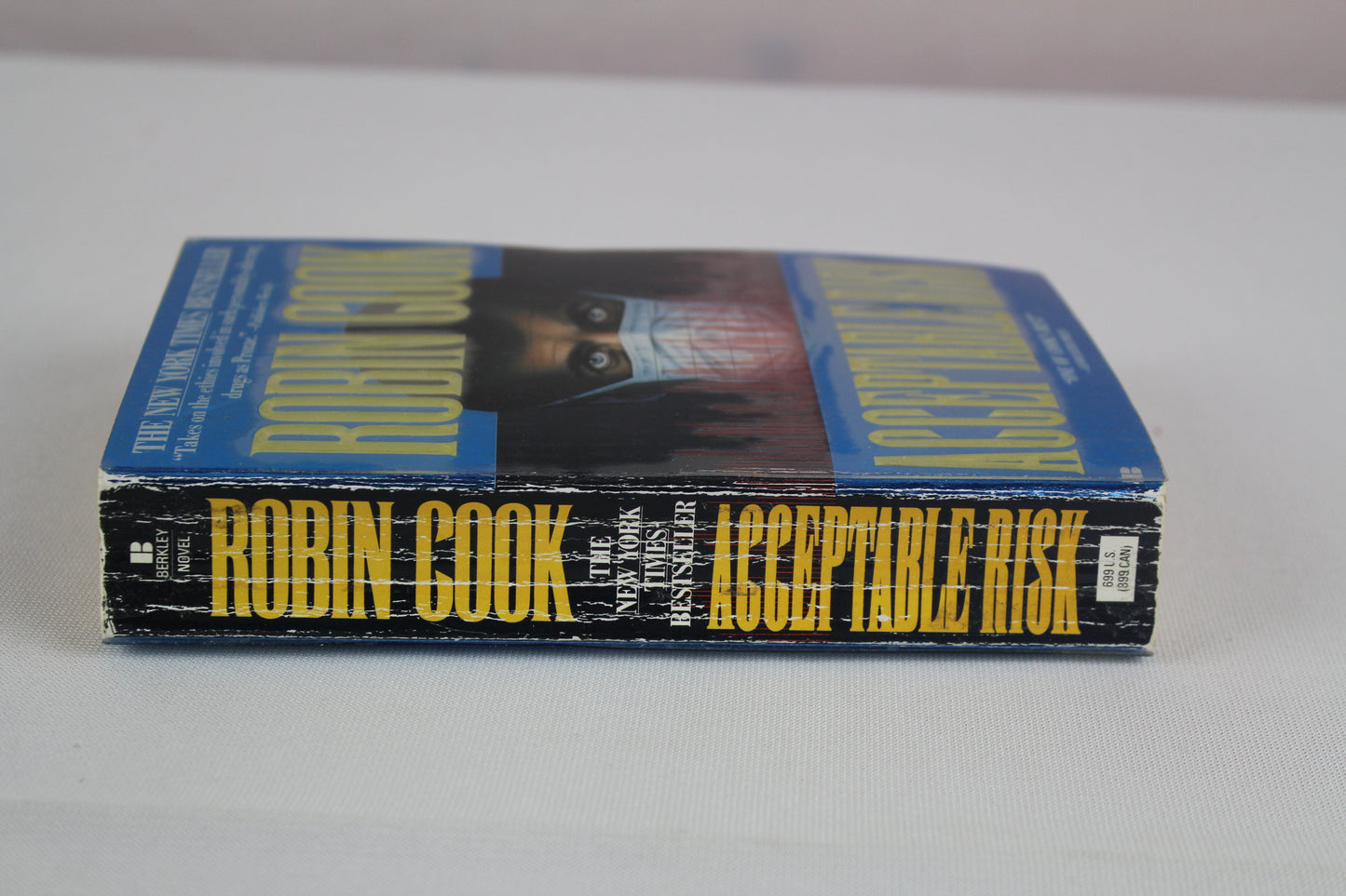 Acceptable Risk (A Medical Thriller) by Robin Cook