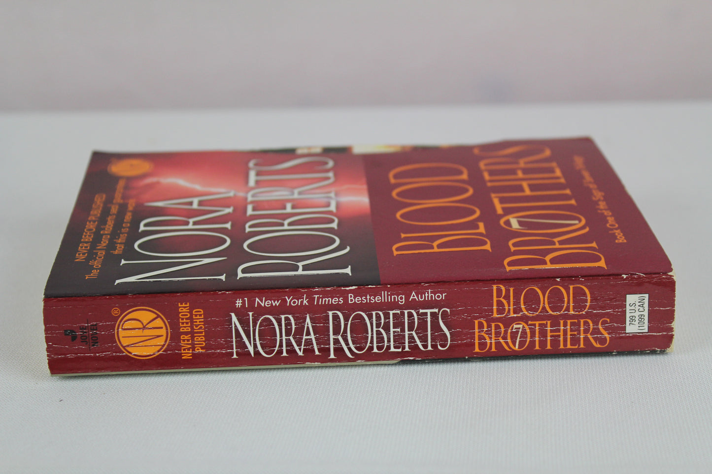 Blood Brothers (Sign of Seven) by Nora Roberts