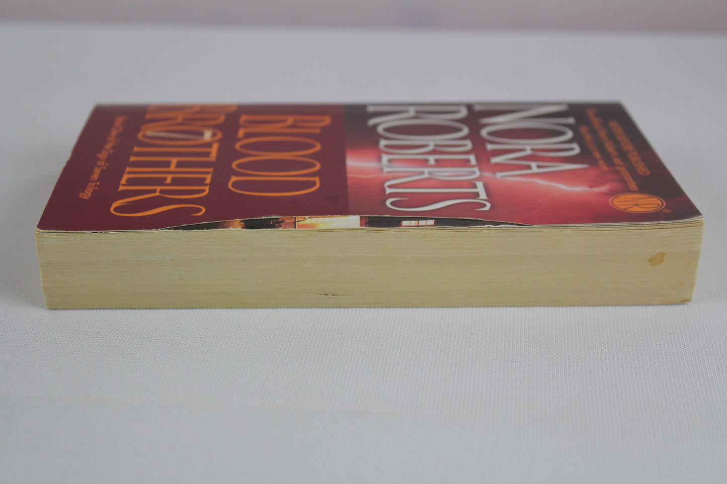 Blood Brothers (Sign of Seven) by Nora Roberts