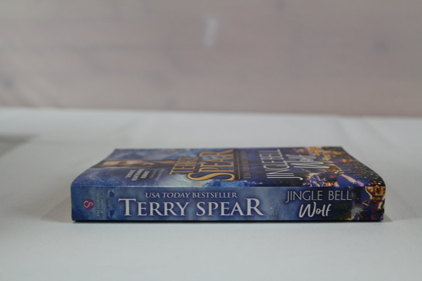 Jingle Bell Wolf: An Action-Packed Holiday Shapeshifter Romance (Wolff Brothers, 2) by Terry Spear