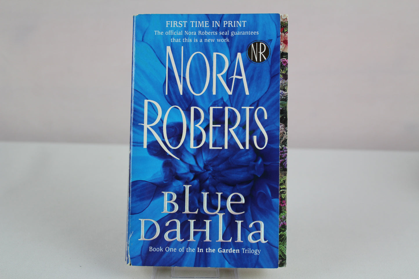 Blue Dahlia (In the Garden, Book 1) by Nora Roberts
