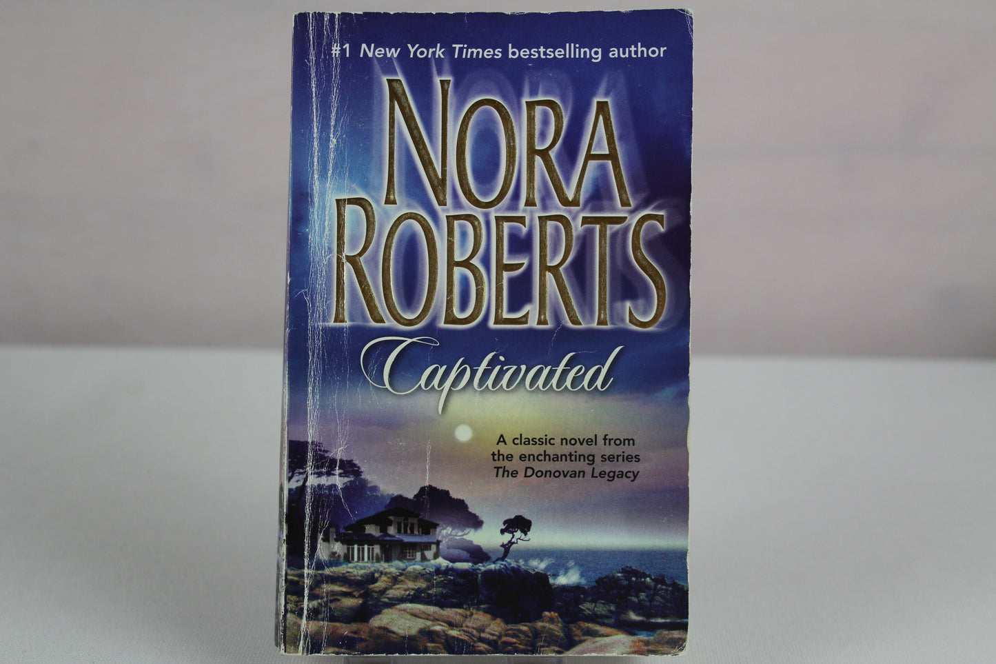 CAPTIVATED (Donovan Legacy) by Nora Roberts
