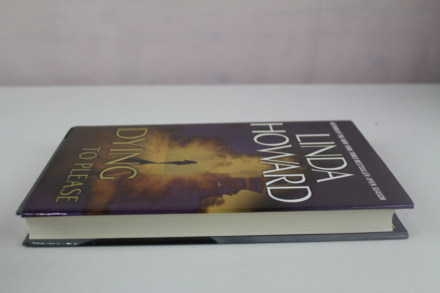 Dying to Please by Linda Howard