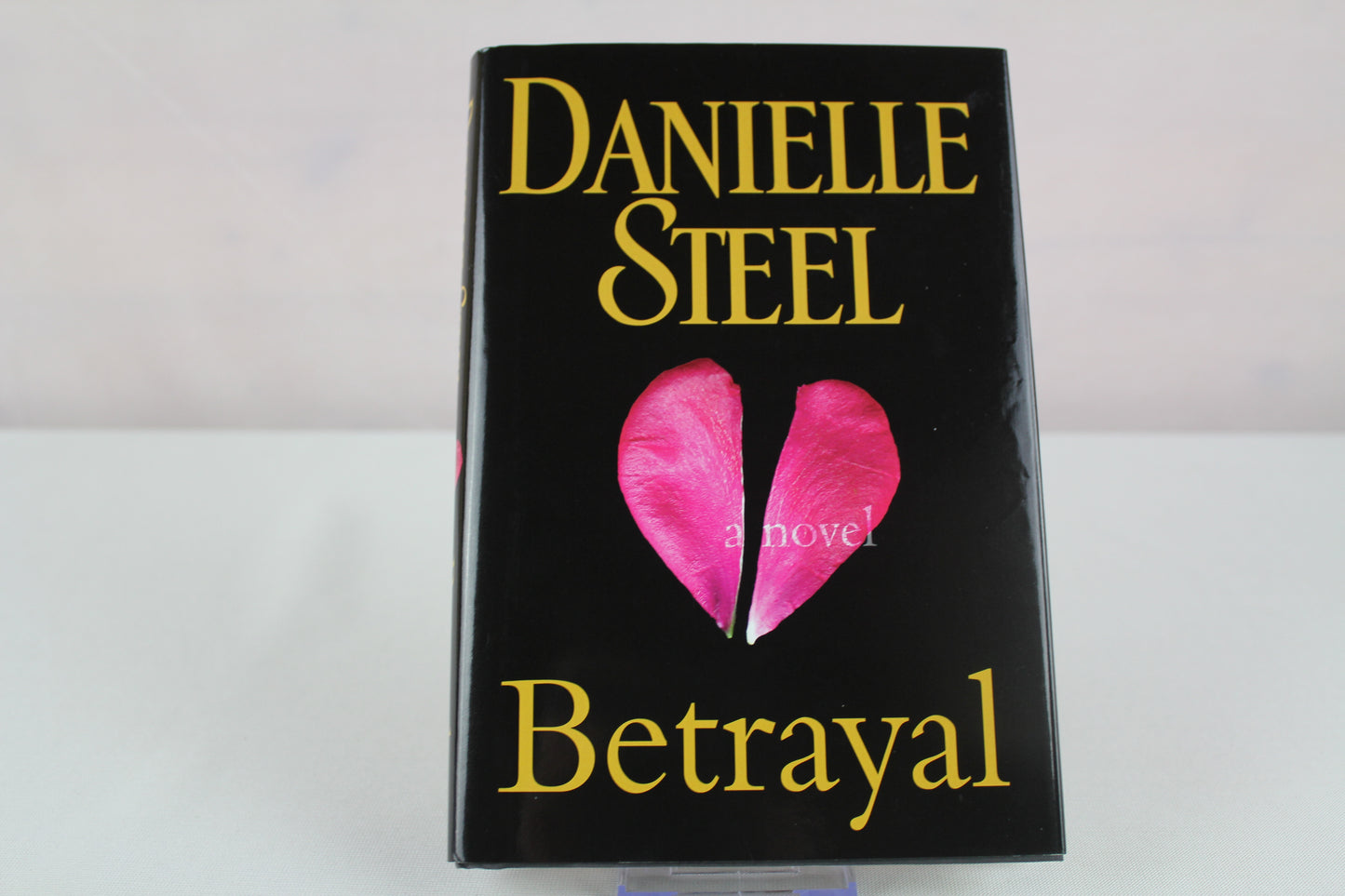 Betrayal by Danielle Steel (2012, Hardcover)