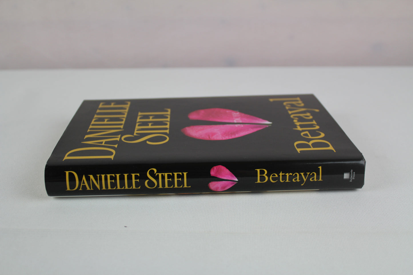 Betrayal by Danielle Steel (2012, Hardcover)