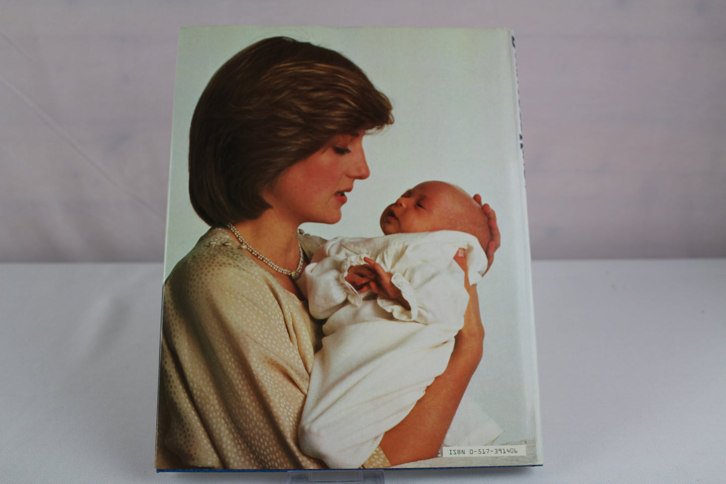 Born To Be King : Prince William Of Wales by Trevor Hall