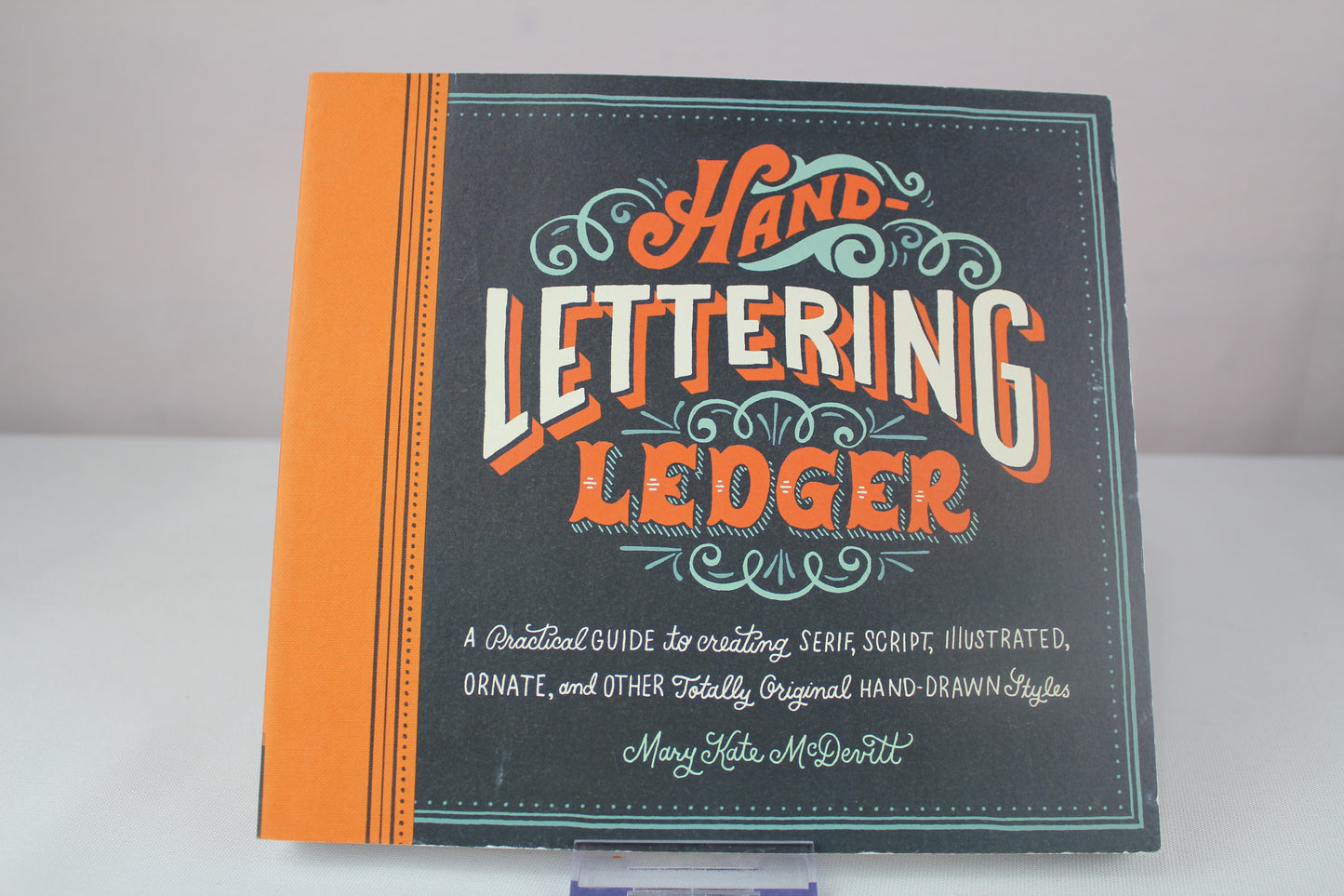 Hand-Lettering Ledger: A Practical Guide to Creating Serif, Script, Illustrated, Ornate, and Other Totally Original Hand-Drawn Styles by Chronicle Books, Mary Kate McDevitt