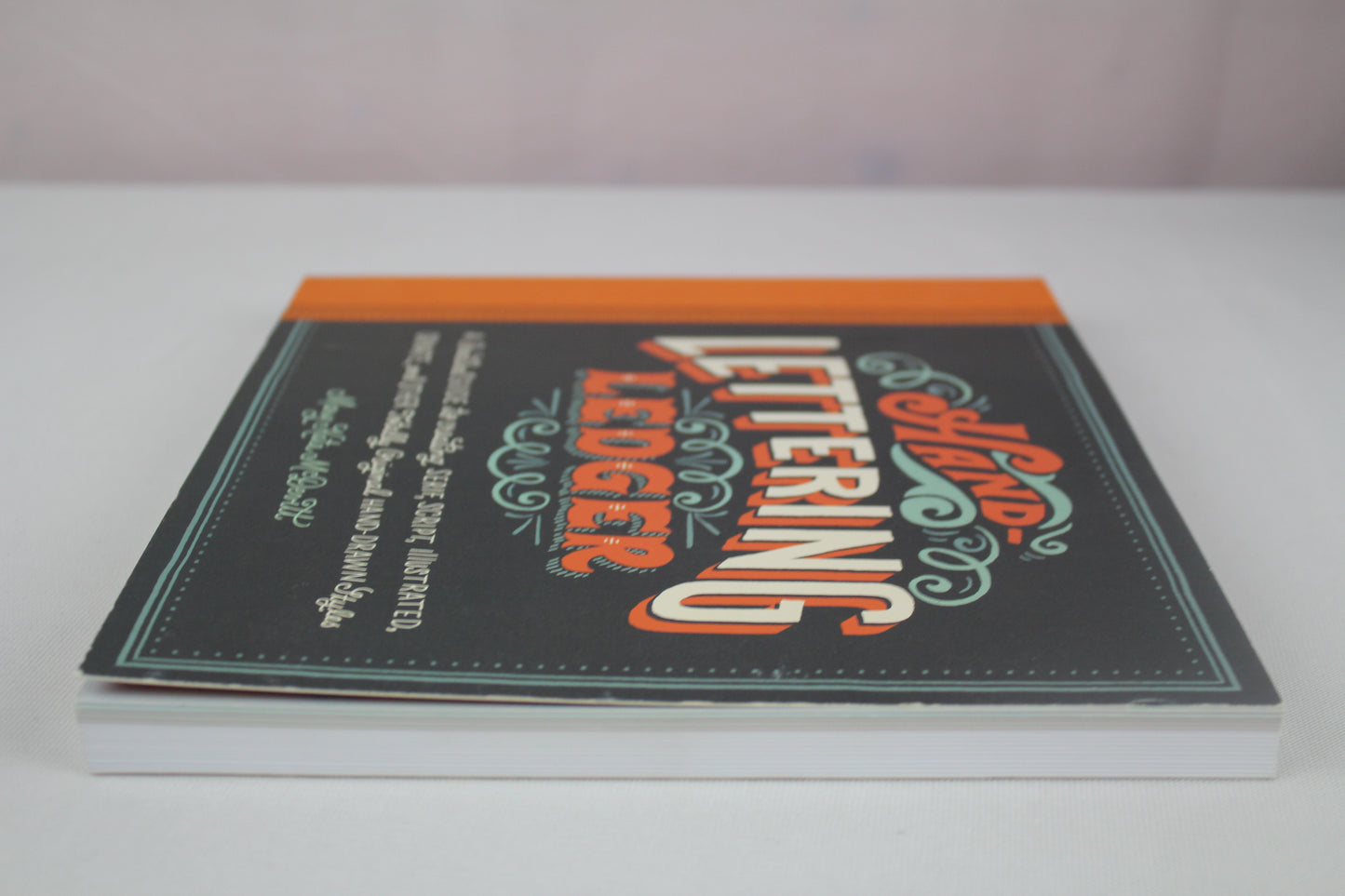 Hand-Lettering Ledger: A Practical Guide to Creating Serif, Script, Illustrated, Ornate, and Other Totally Original Hand-Drawn Styles by Chronicle Books, Mary Kate McDevitt