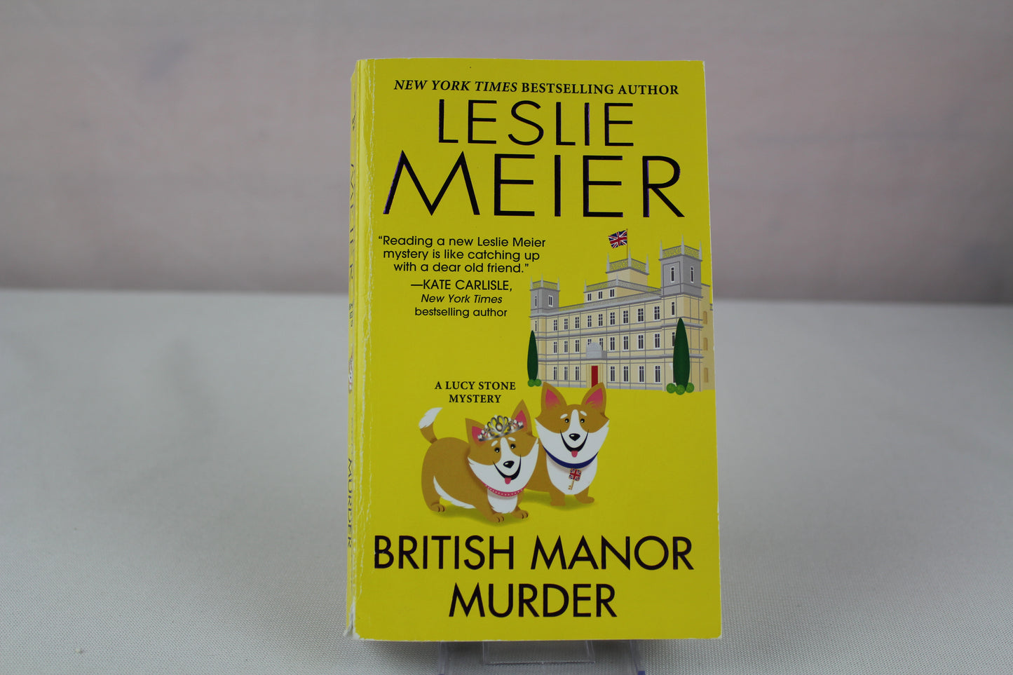 British Manor Murder (A Lucy Stone Mystery) by Leslie Meier
