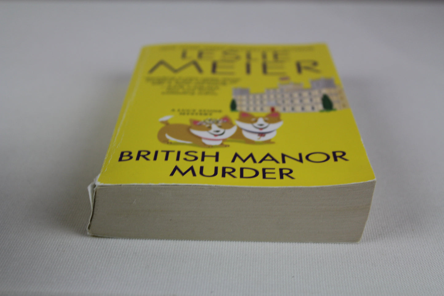 British Manor Murder (A Lucy Stone Mystery) by Leslie Meier
