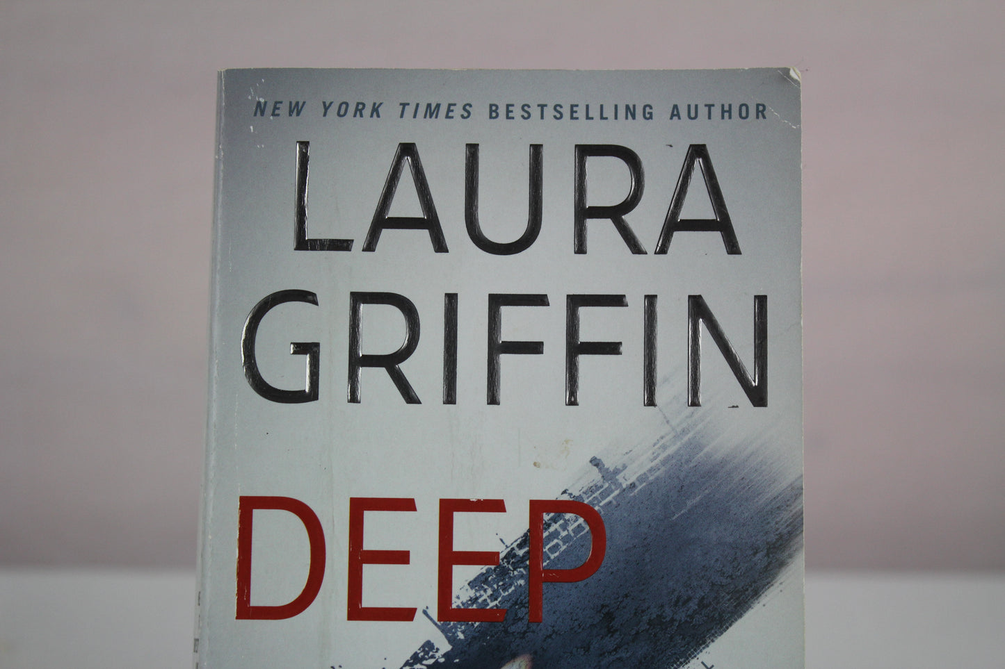 Deep Dark (10) (Tracers) by Laura Griffin