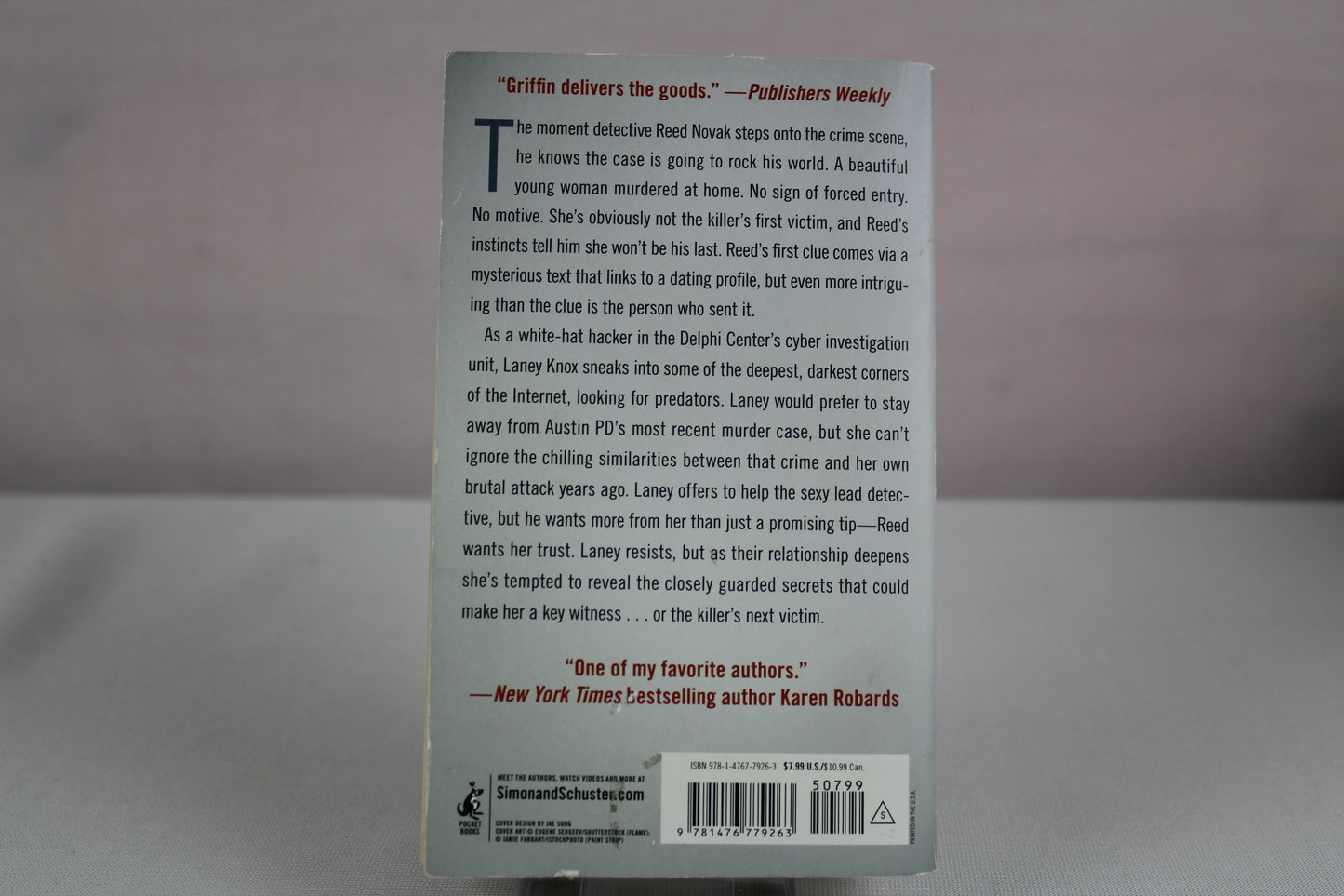 Deep Dark (10) (Tracers) by Laura Griffin