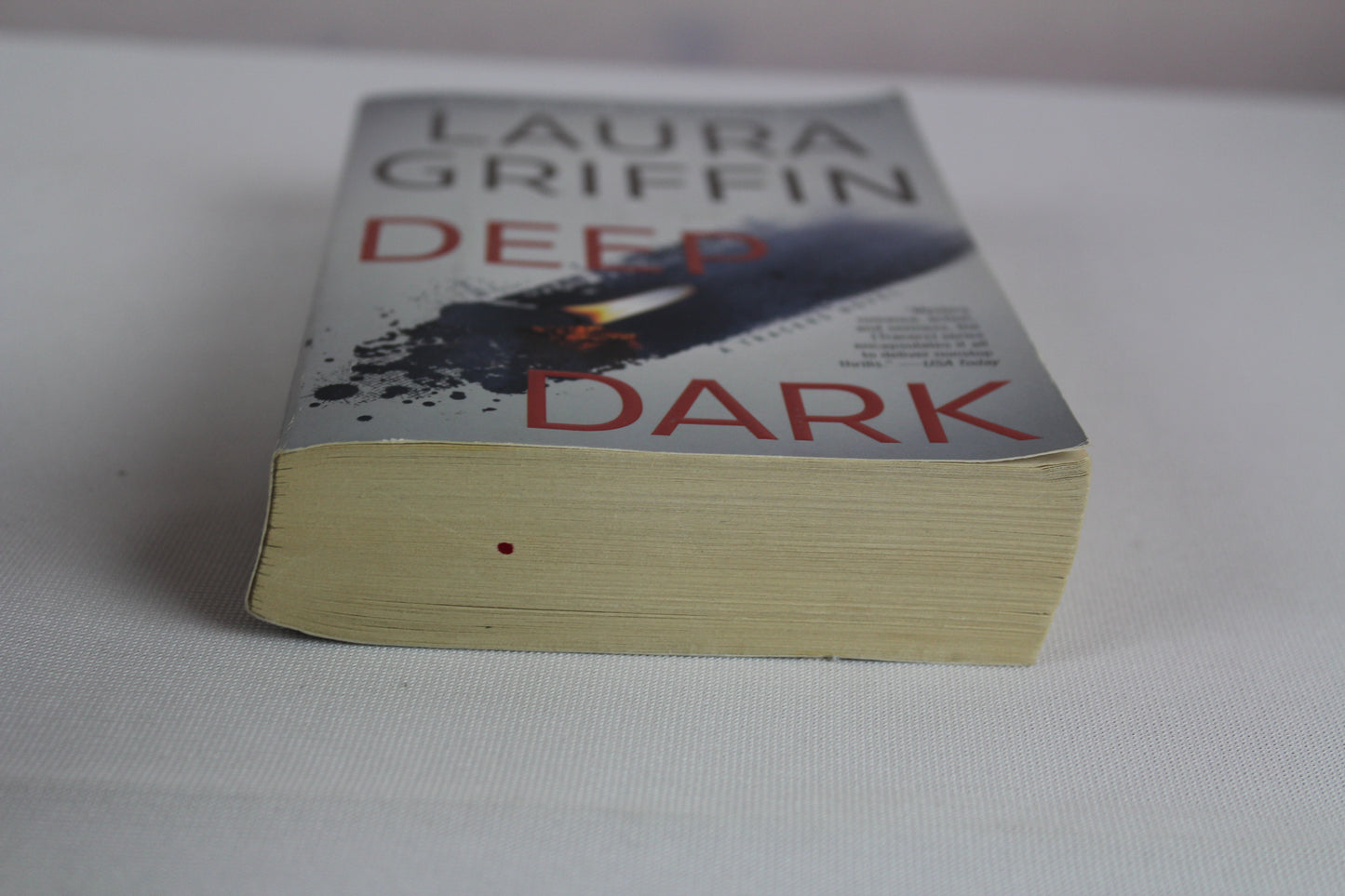 Deep Dark (10) (Tracers) by Laura Griffin
