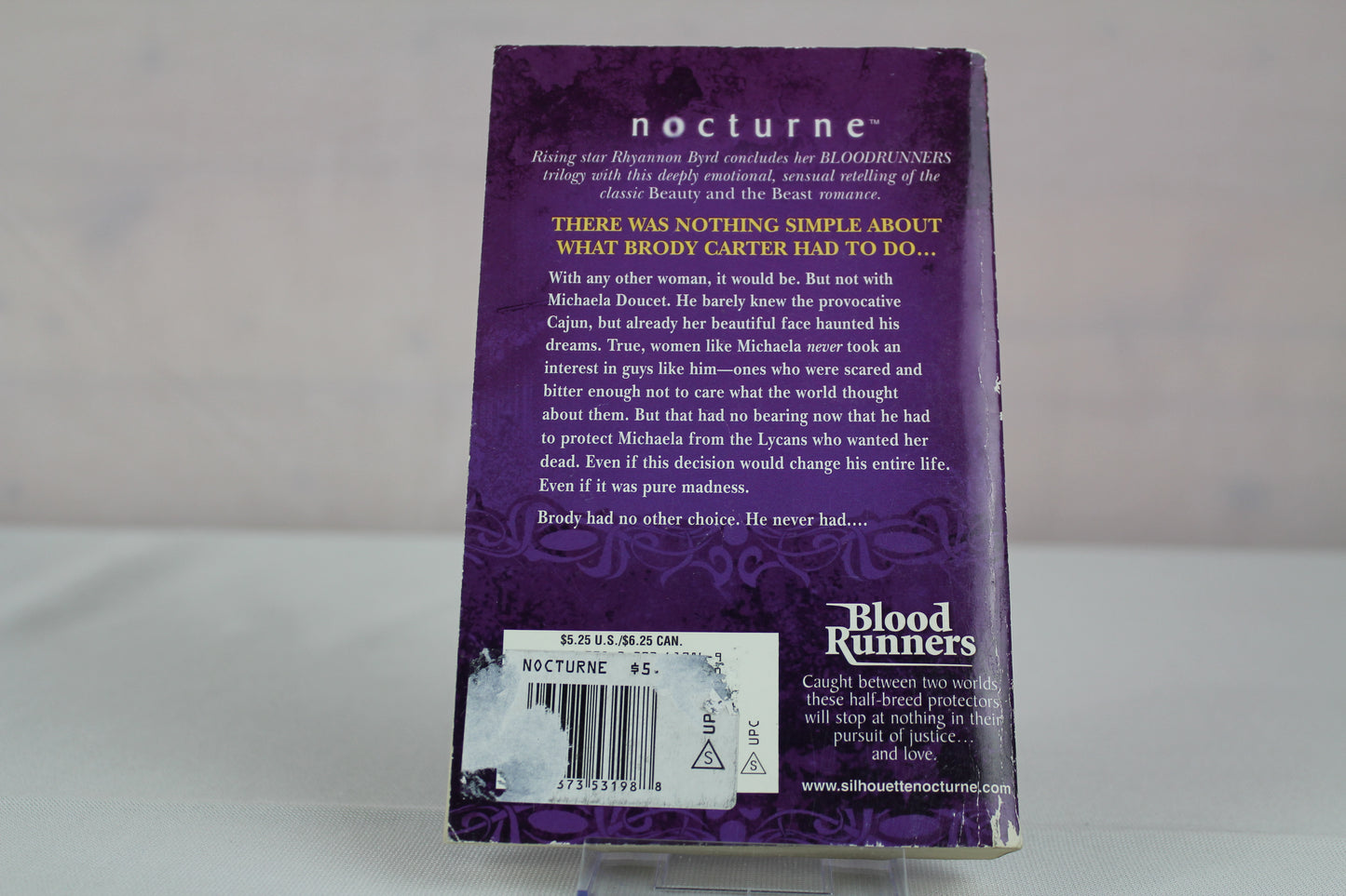 Last Wolf Watching (Bloodrunners, 3) by Rhyannon Byrd