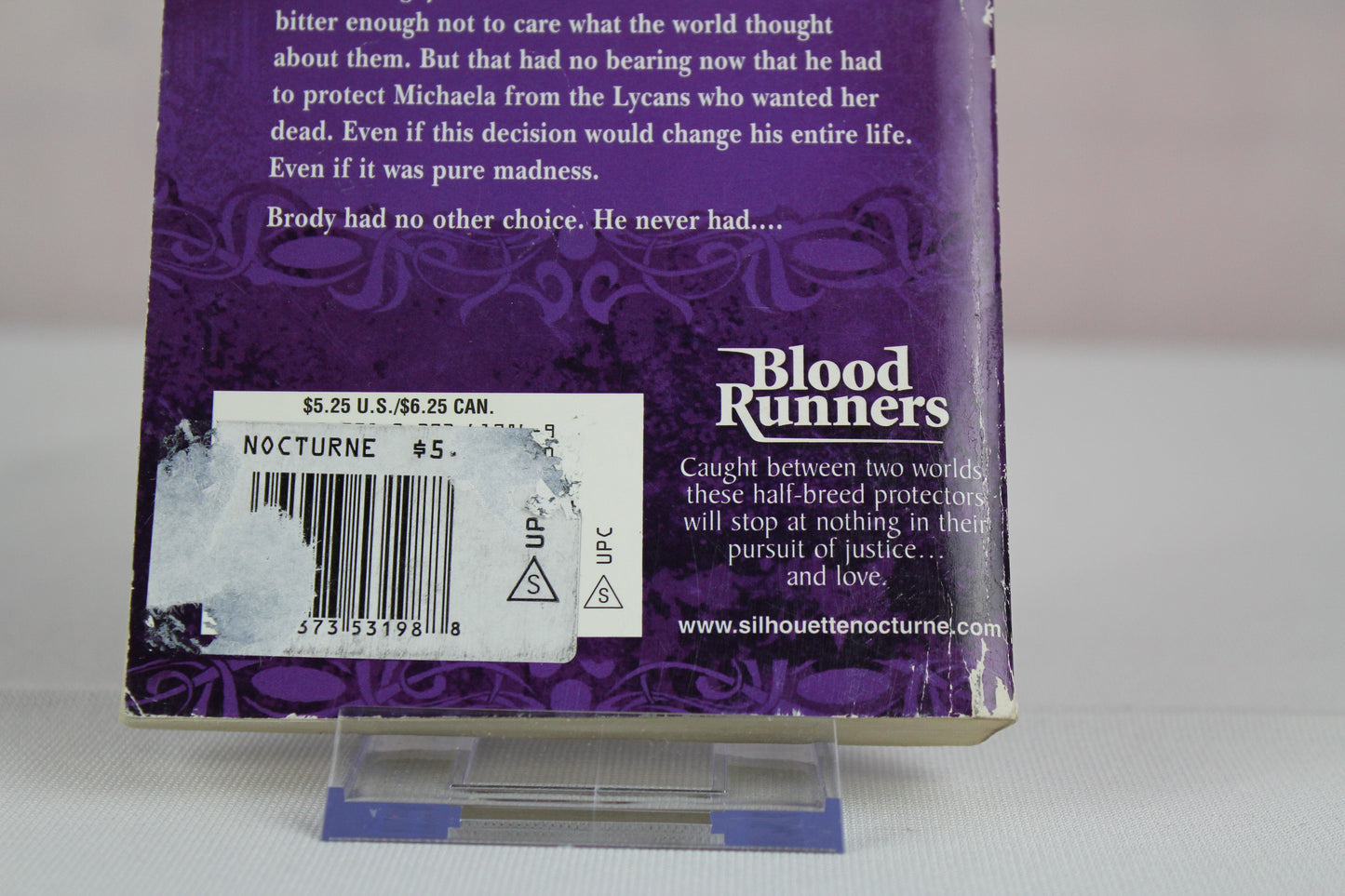 Last Wolf Watching (Bloodrunners, 3) by Rhyannon Byrd
