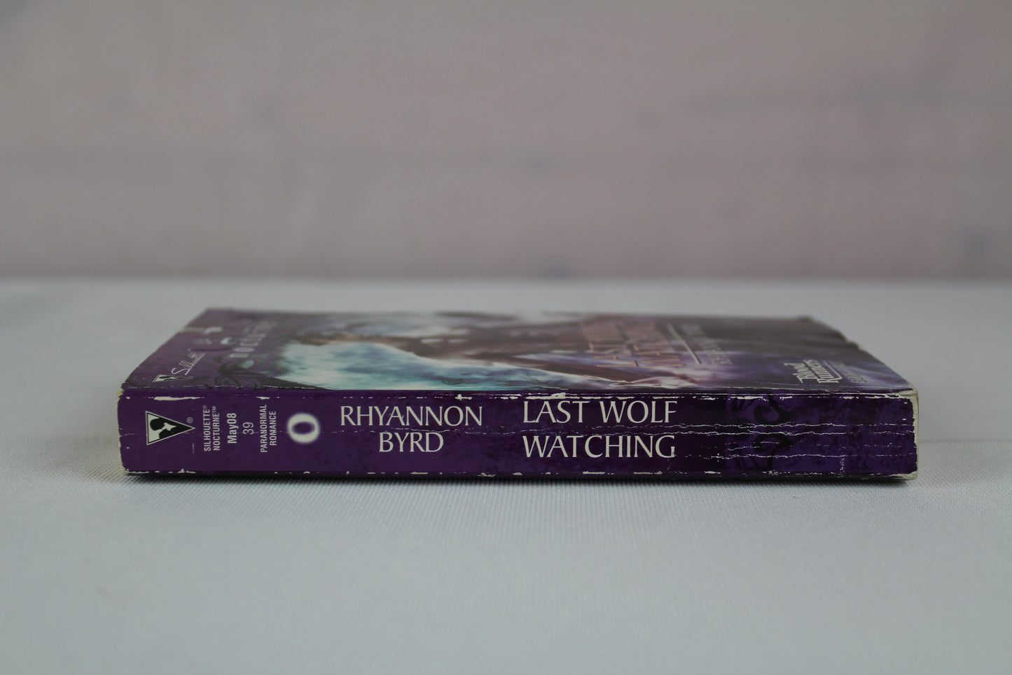 Last Wolf Watching (Bloodrunners, 3) by Rhyannon Byrd