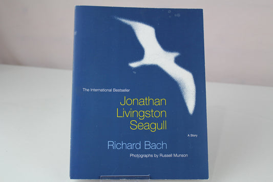 Jonathan Livingston Seagull by Richard Bach, Russell Munson