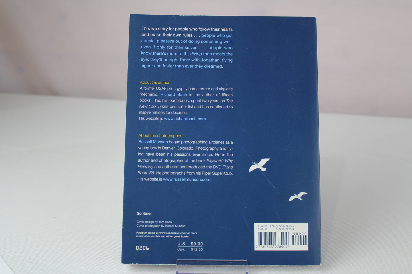 Jonathan Livingston Seagull by Richard Bach, Russell Munson