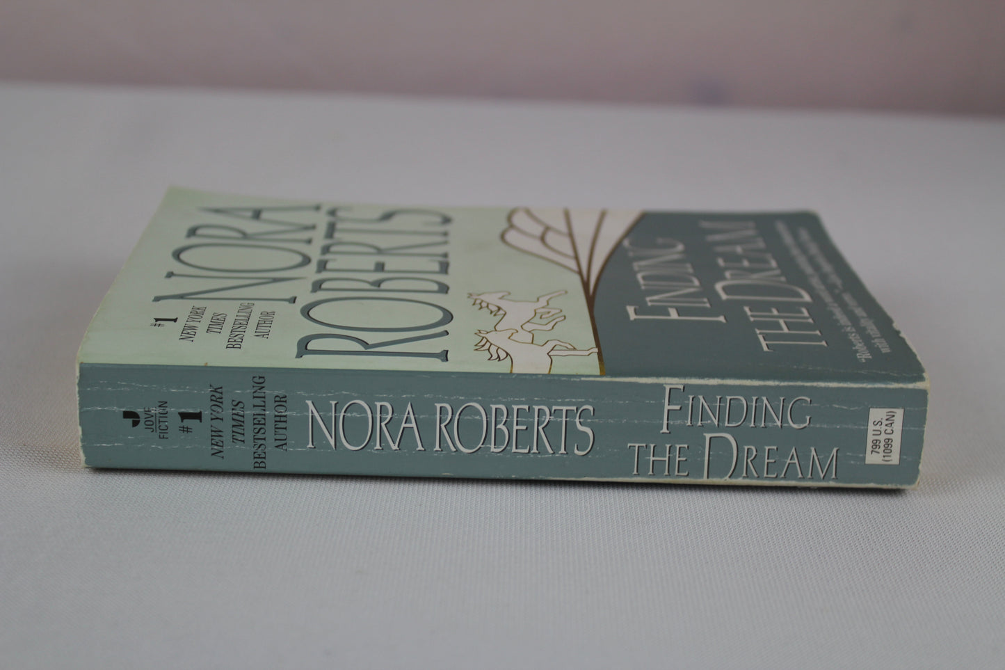 Finding the Dream (Dream Trilogy) by Nora Roberts