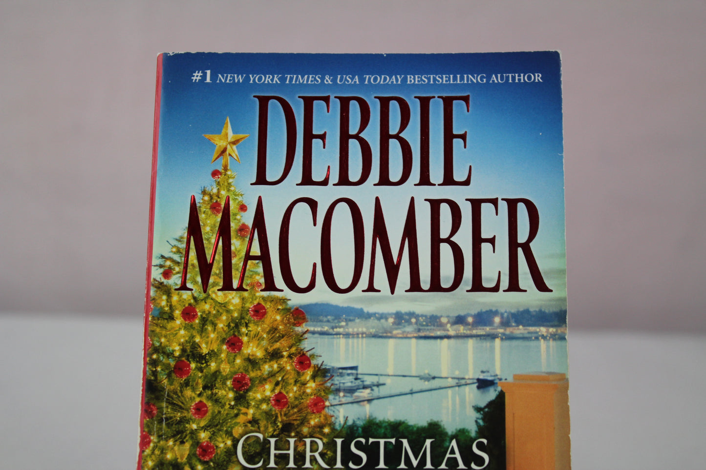 Christmas in Cedar Cove: A Holiday Romance Collection (A Cedar Cove Novel) by Debbie Macomber