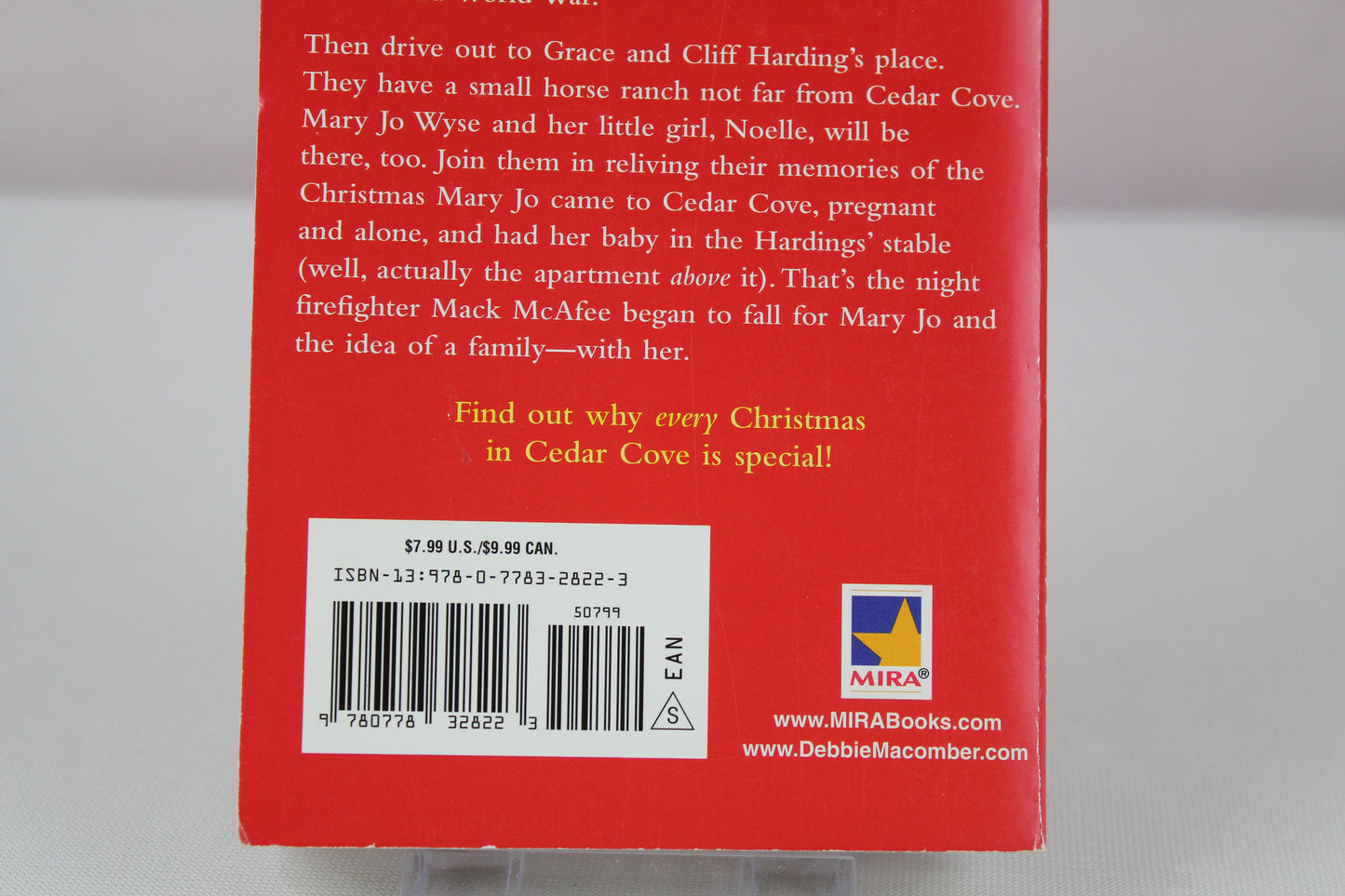 Christmas in Cedar Cove: A Holiday Romance Collection (A Cedar Cove Novel) by Debbie Macomber