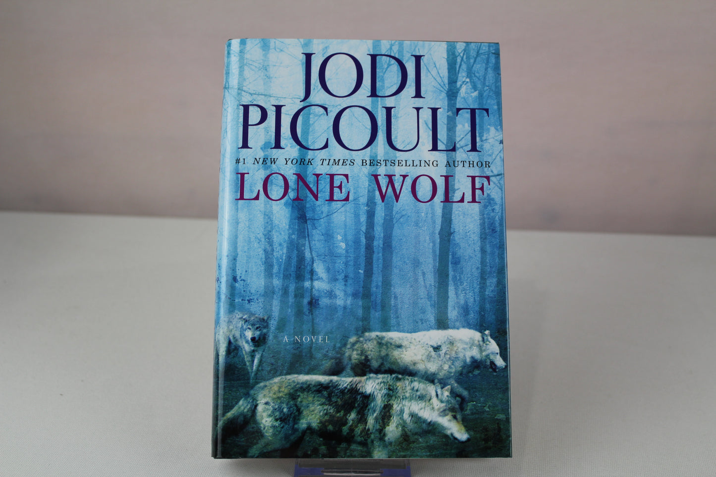 Lone Wolf: A Novel by Jodi Picoult
