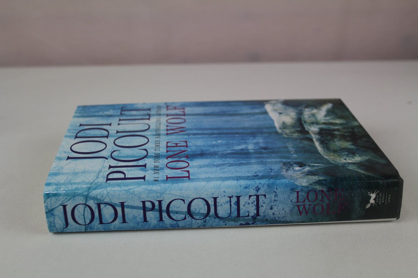 Lone Wolf: A Novel by Jodi Picoult