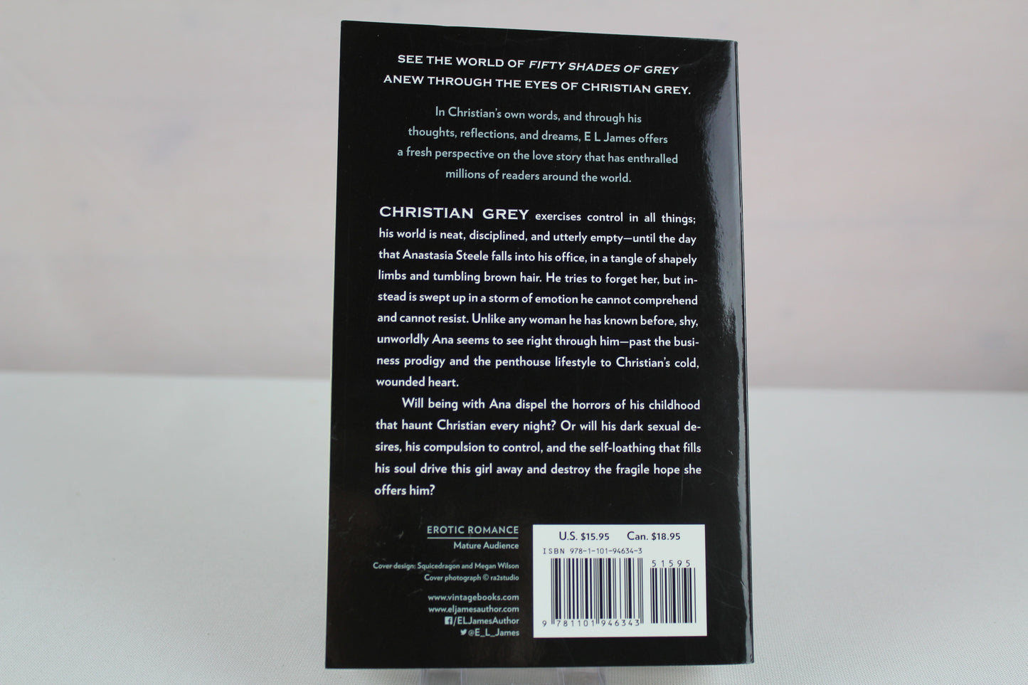 Grey: Fifty Shades of Grey as Told by Christian (Fifty Shades of Grey Series, 4) by E L James