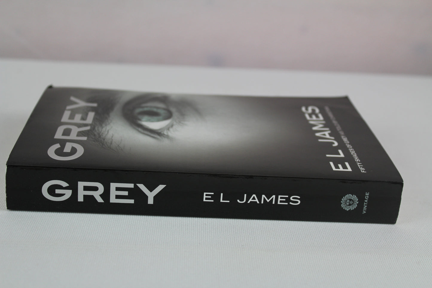 Grey: Fifty Shades of Grey as Told by Christian (Fifty Shades of Grey Series, 4) by E L James
