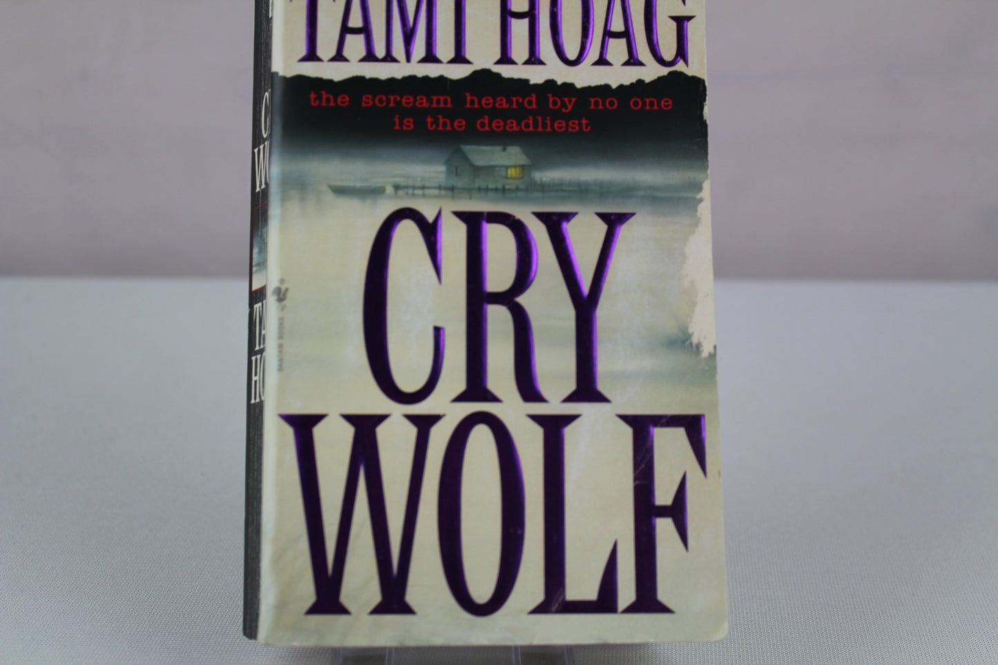 Cry Wolf: A Novel by Tami Hoag