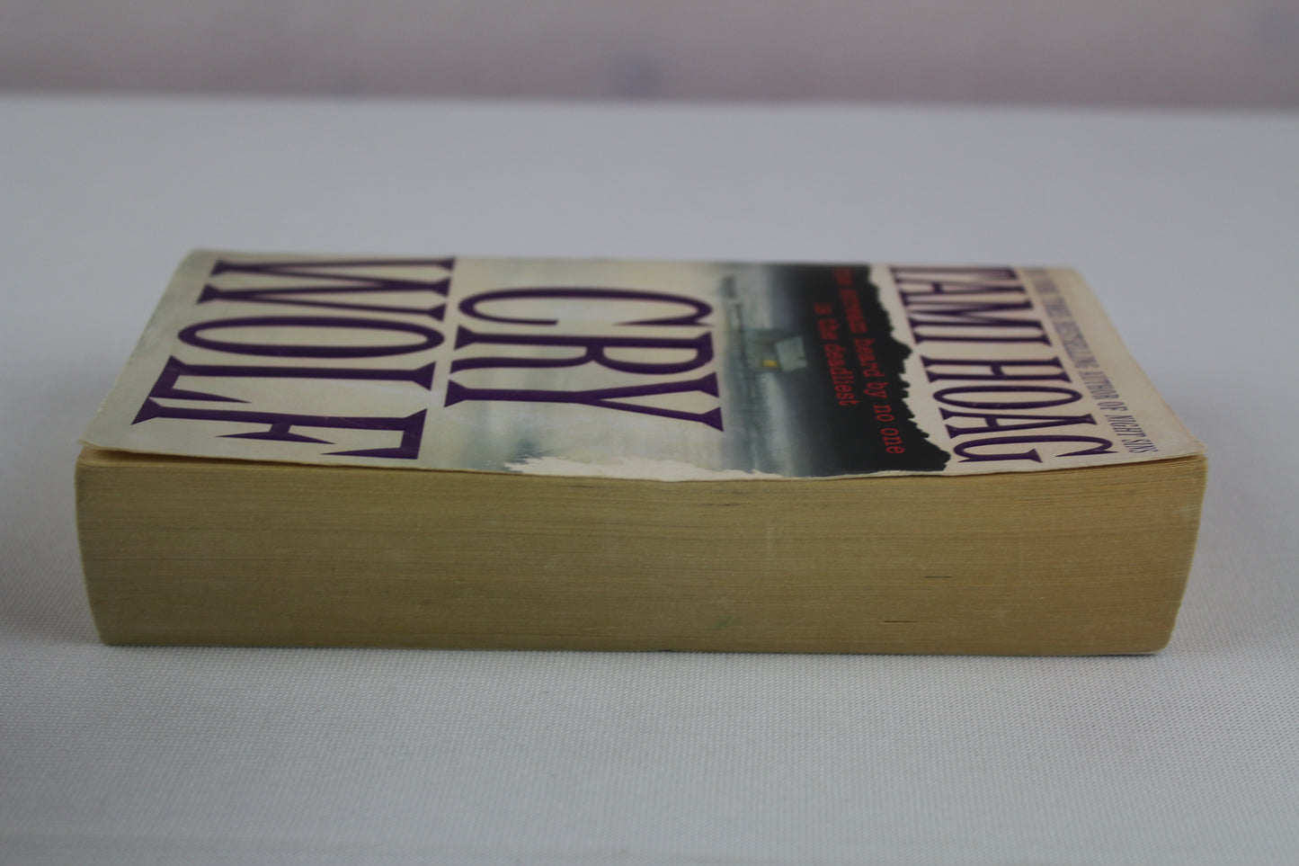 Cry Wolf: A Novel by Tami Hoag
