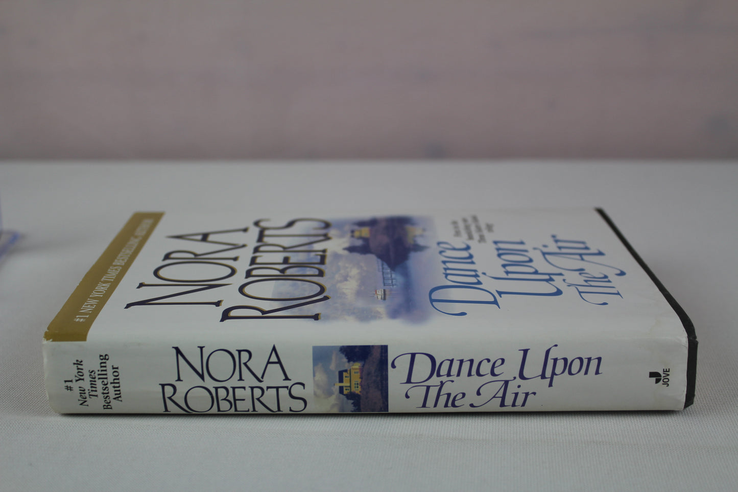 Dance Upon the Air (Three Sisters Island Trilogy, Book 1) by Nora Roberts