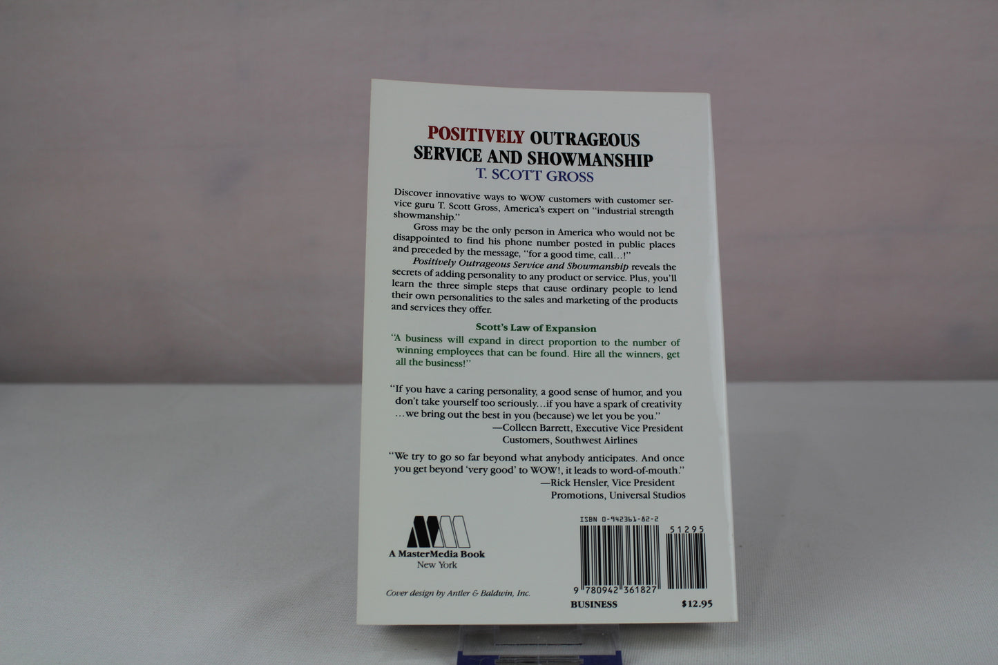 Positively Outrageous Service and Showmanship: Industrial Strength Fun Makes Sales Sizzle!!! by T. Scott Gross