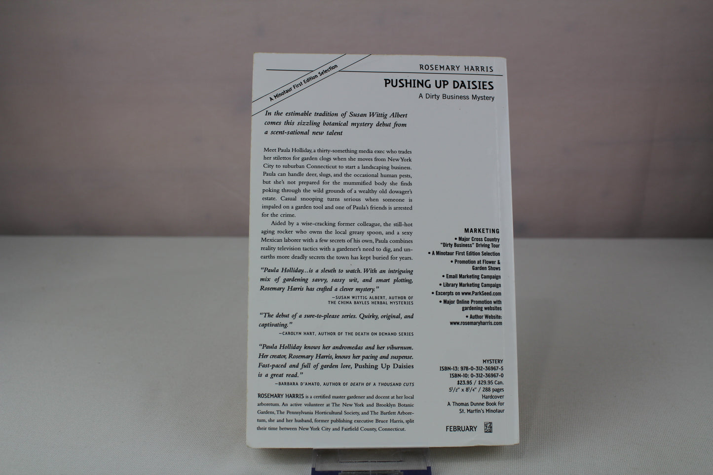Pushing Up Daisies: A Dirty Business Mystery by Rosemary Harris