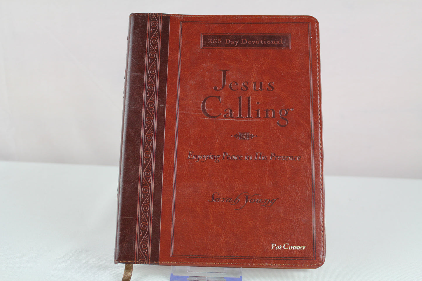 Jesus Calling, Large Text Brown Leathersoft, with full Scriptures: Enjoying Peace in His Presence (a 365-day Devotional) by Sarah Young