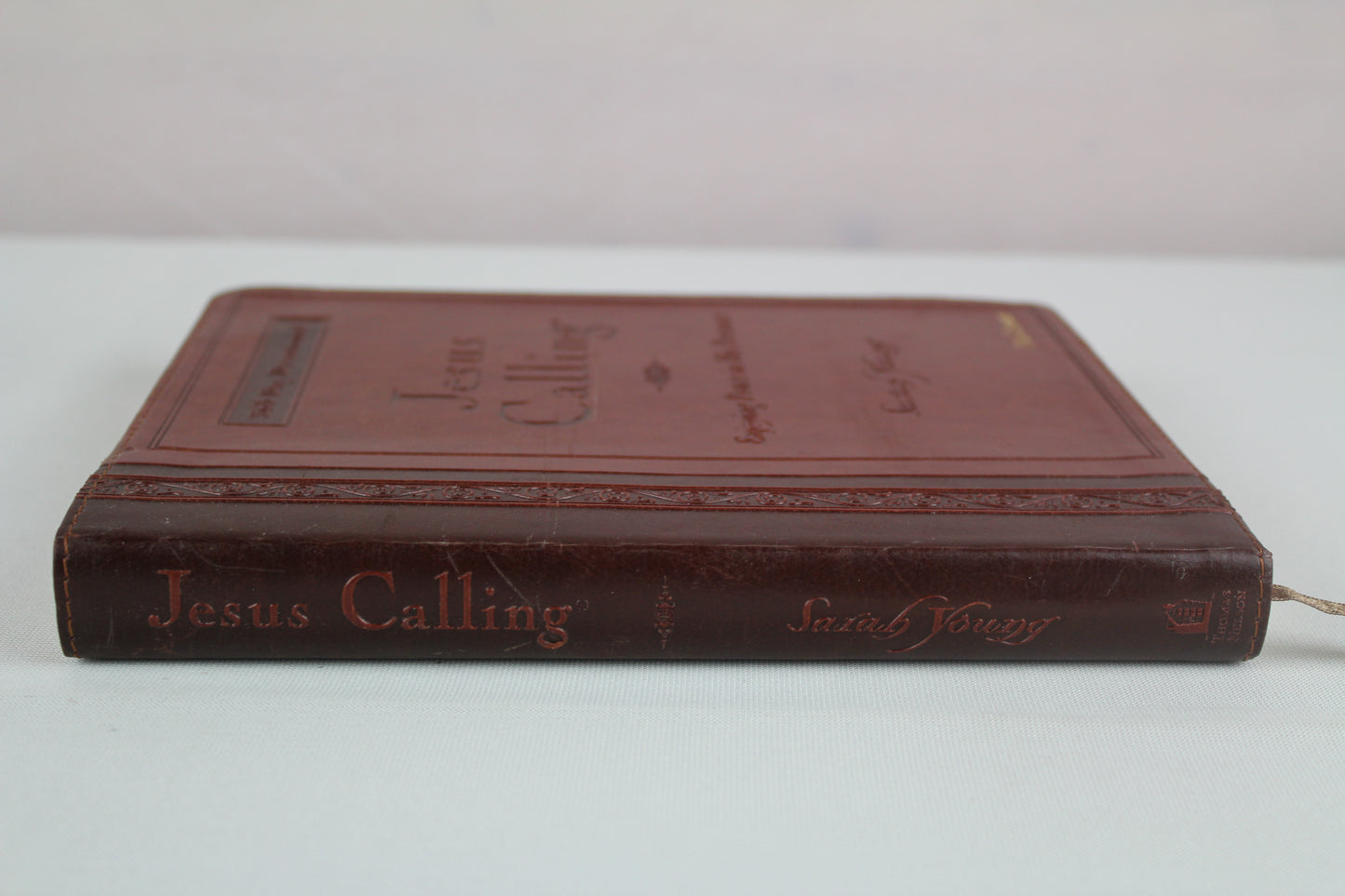 Jesus Calling, Large Text Brown Leathersoft, with full Scriptures: Enjoying Peace in His Presence (a 365-day Devotional) by Sarah Young