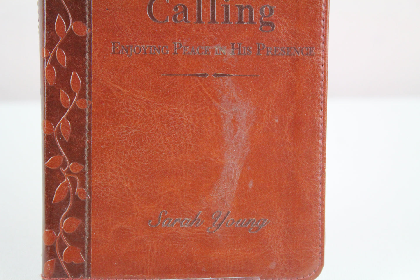 Jesus Calling : Enjoying Peace in His Presence by Sarah Young