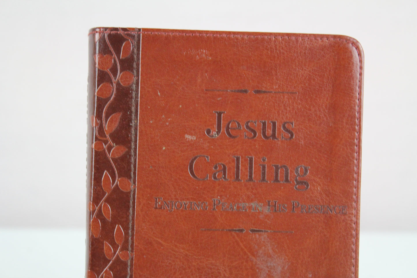 Jesus Calling : Enjoying Peace in His Presence by Sarah Young