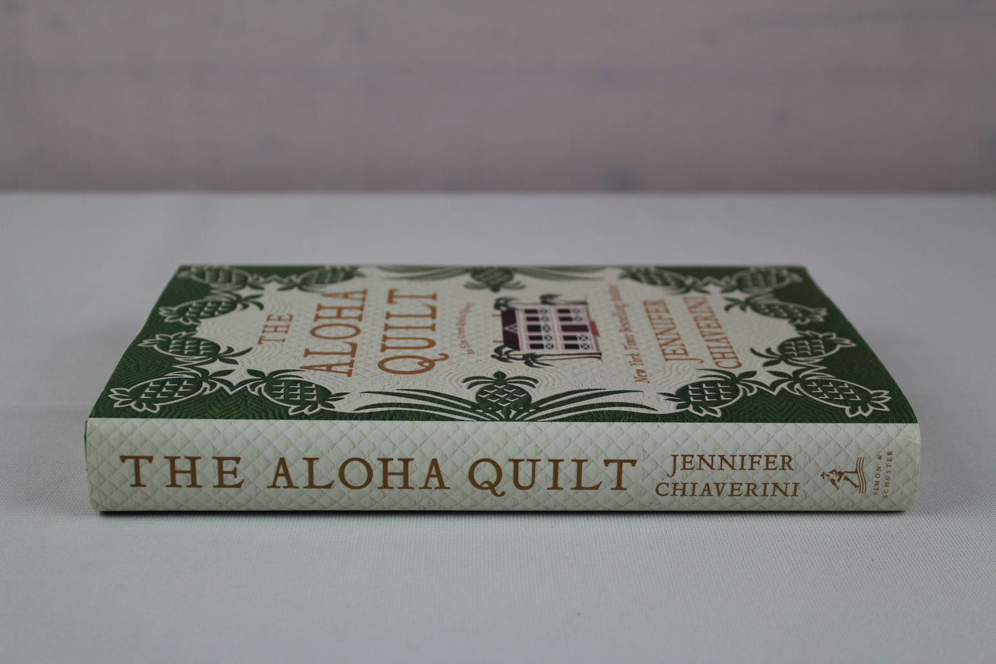 The Aloha Quilt: An Elm Creek Quilts Novel by Jennifer Chiaverini