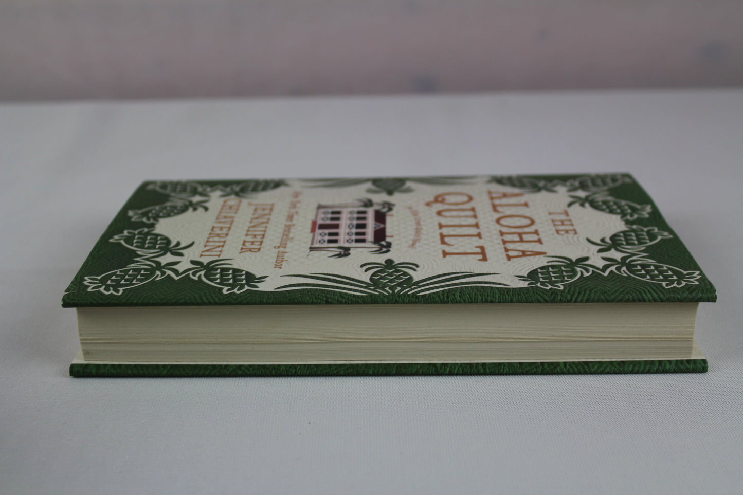 The Aloha Quilt: An Elm Creek Quilts Novel by Jennifer Chiaverini