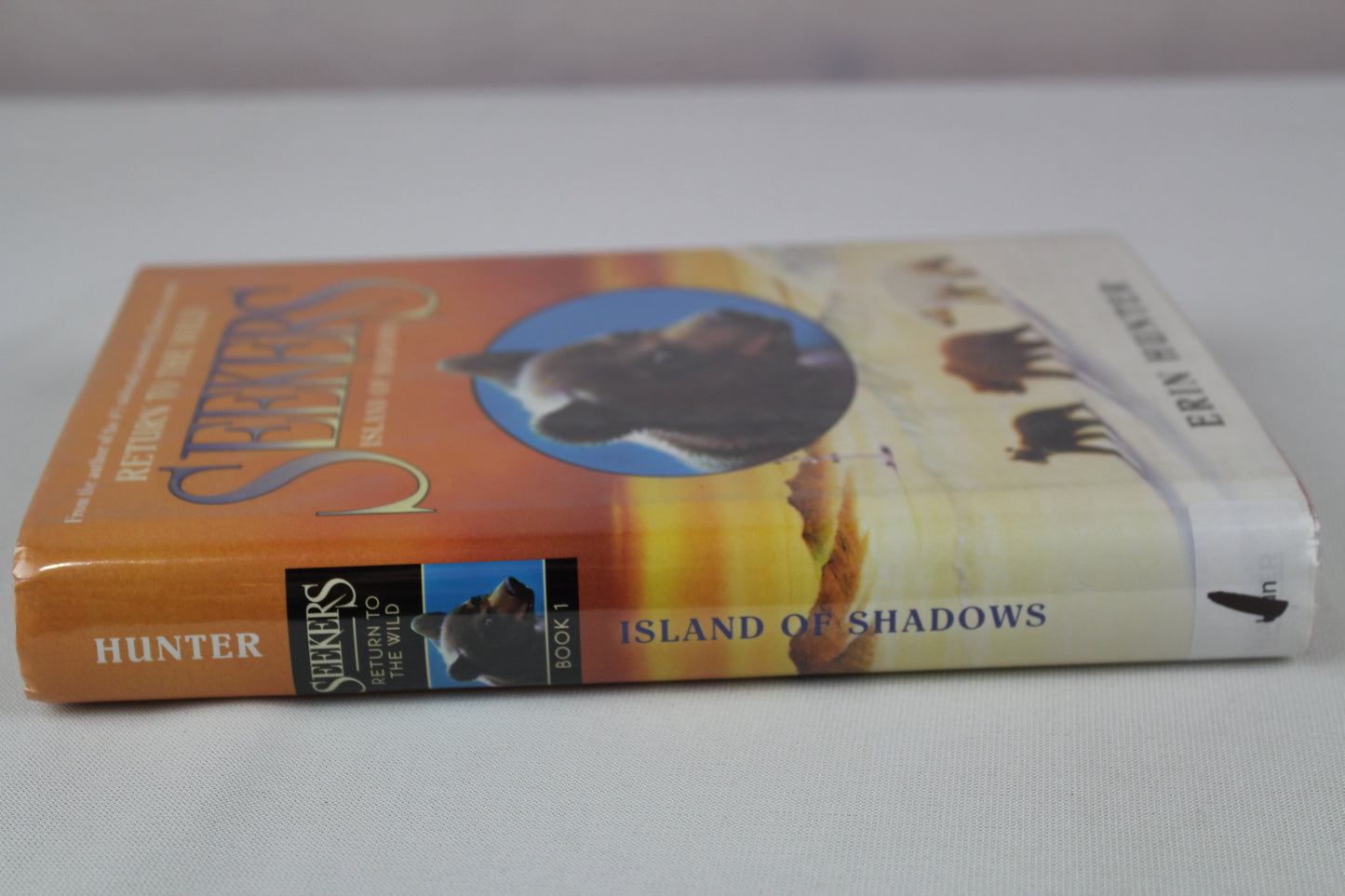 Island of Shadows: 1 by Erin Hunter
