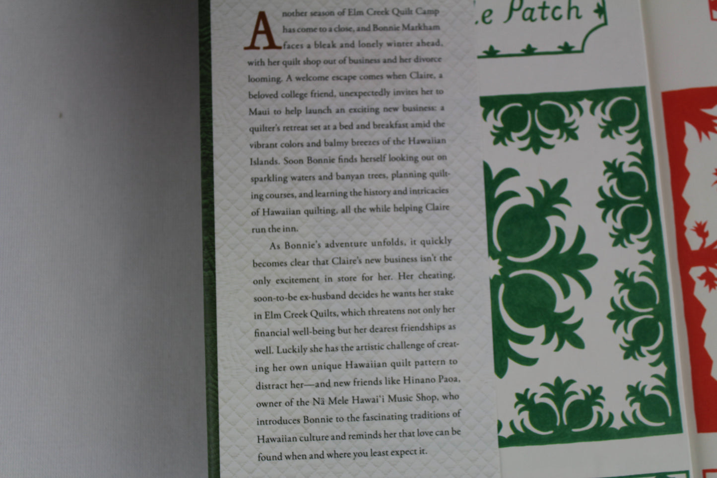 The Aloha Quilt: An Elm Creek Quilts Novel by Jennifer Chiaverini